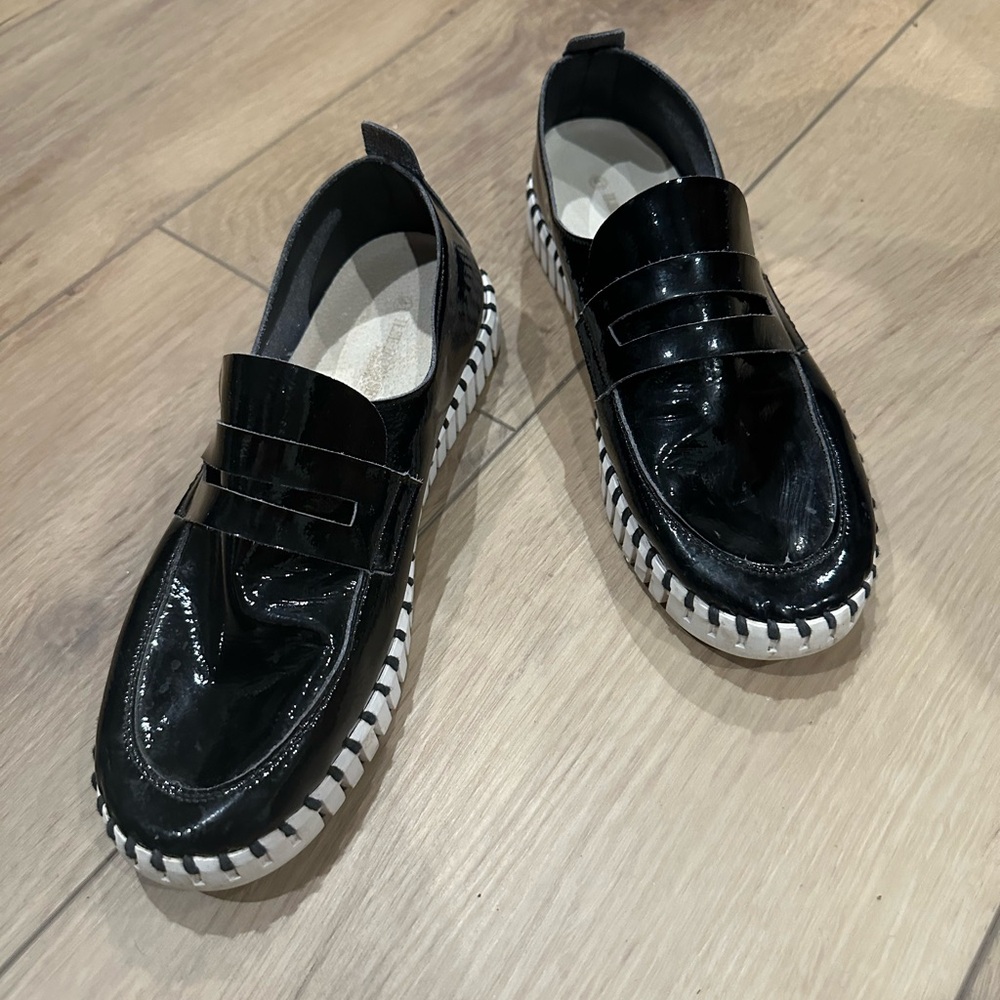 Ilse Jacobsen Shiny Black Tulip Loafer, Sz 41
